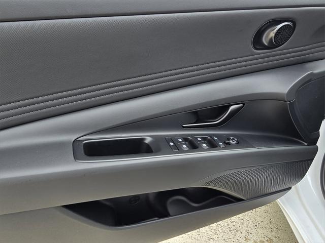 Photo of 2025 Amazon Gray Hyundai ELANTRA