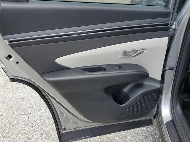 Photo of 2023 Shimmering Silver Hyundai TUCSON