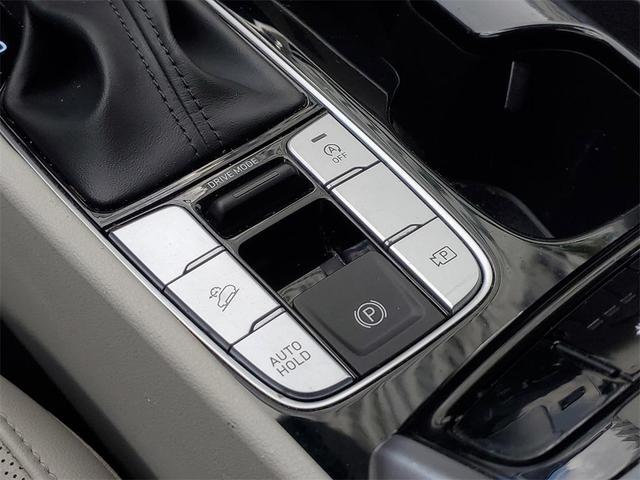 Photo of 2023 Shimmering Silver Hyundai TUCSON