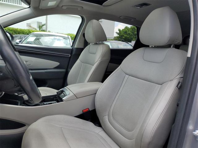 Photo of 2023 Shimmering Silver Hyundai TUCSON