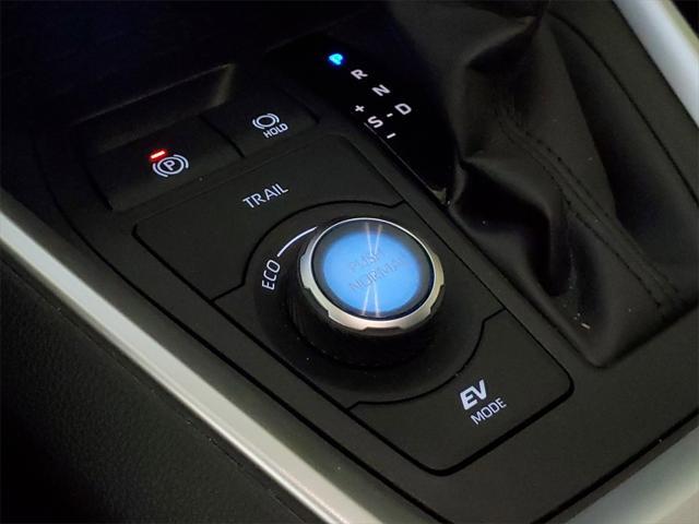 Photo of 2024 Green Toyota RAV4 Hybrid