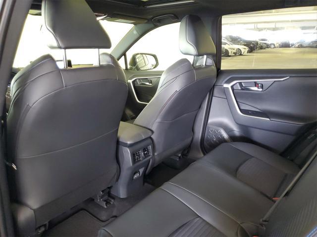 Photo of 2024 Green Toyota RAV4 Hybrid