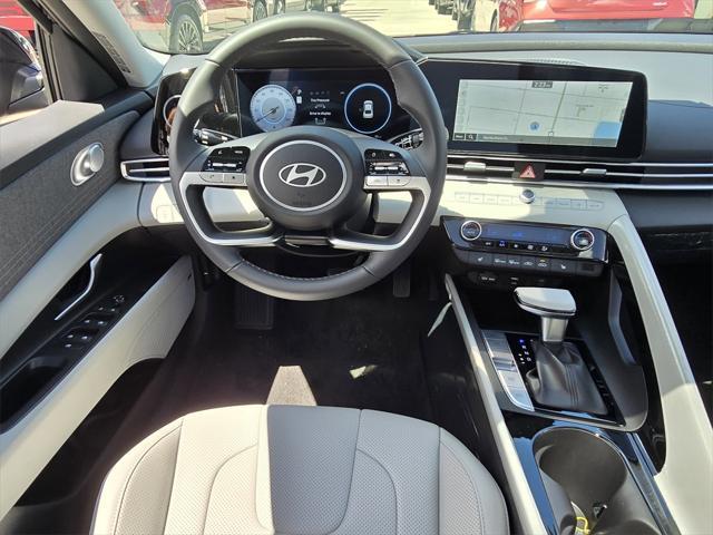 Photo of 2025 Abyss Black Hyundai ELANTRA