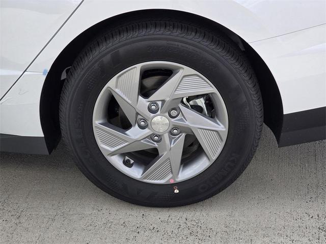 Photo of 2025 Serenity White Hyundai SONATA