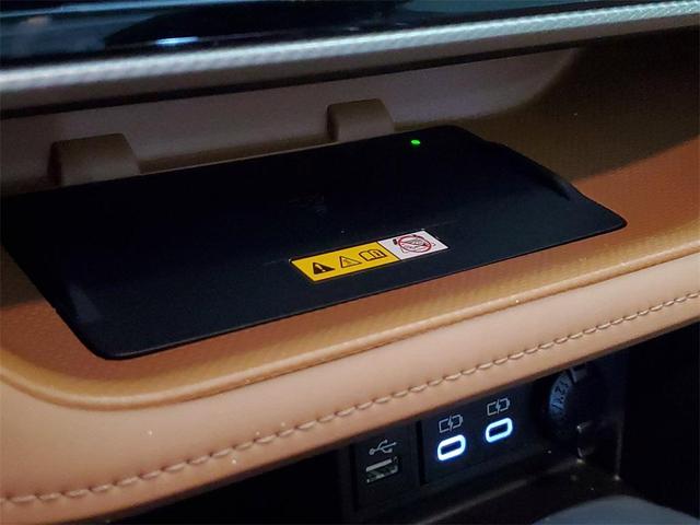 Photo of 2024 Moon Dust Toyota Highlander