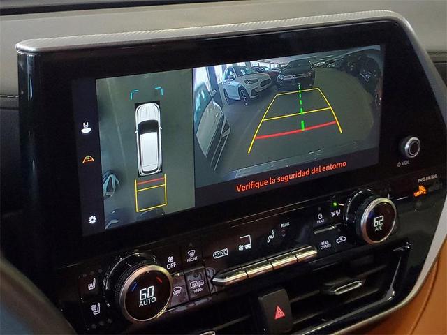 Photo of 2024 Moon Dust Toyota Highlander