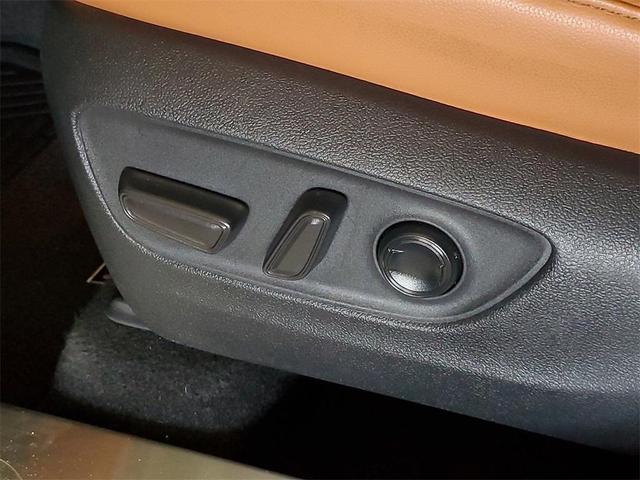 Photo of 2024 Moon Dust Toyota Highlander