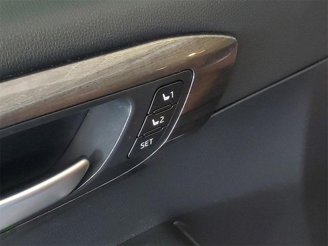 Photo of 2024 Moon Dust Toyota Highlander
