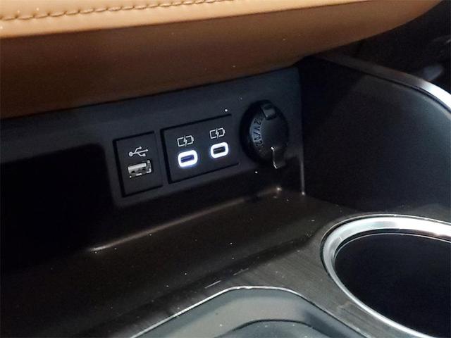 Photo of 2024 Moon Dust Toyota Highlander