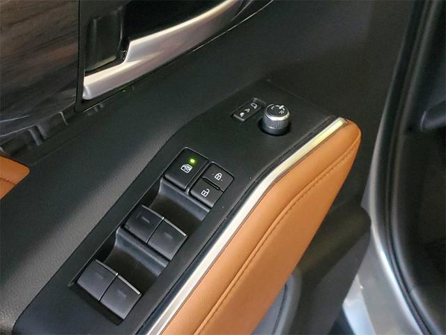 Photo of 2024 Moon Dust Toyota Highlander
