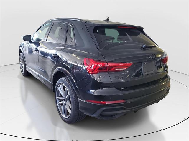 Photo of 2024 Mythos Black Metallic Audi Q3