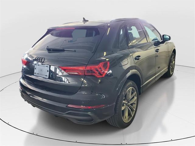 Photo of 2024 Mythos Black Metallic Audi Q3