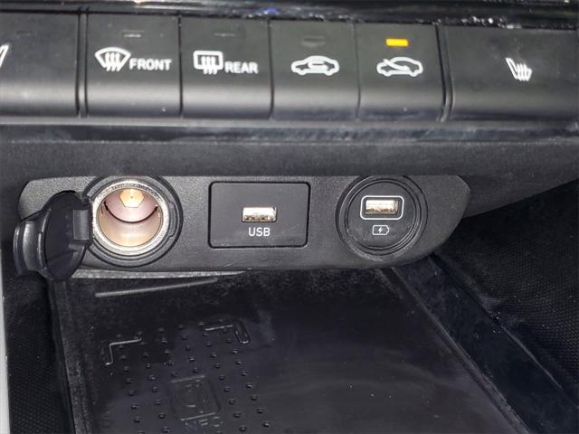 Photo of 2023 Shimmering Silver Pearl Hyundai ELANTRA