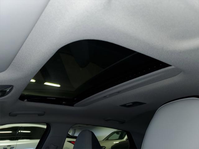 Photo of 2023 Shimmering Silver Pearl Hyundai ELANTRA