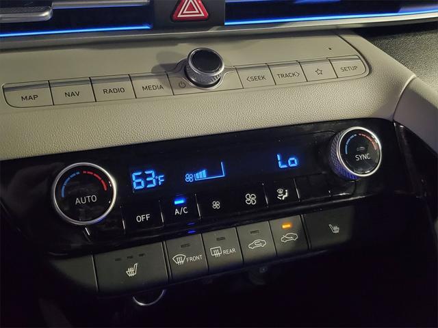 Photo of 2023 Shimmering Silver Pearl Hyundai ELANTRA