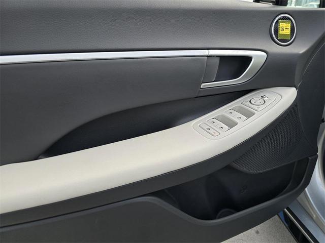 Photo of 2025 Aero Silver Hyundai SONATA