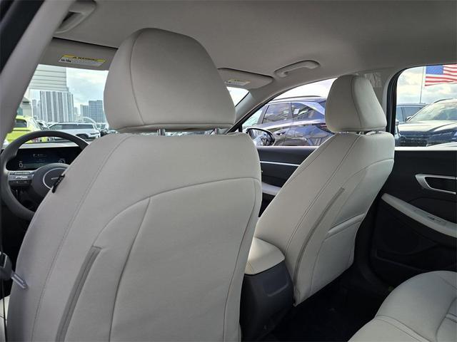 Photo of 2025 Aero Silver Hyundai SONATA