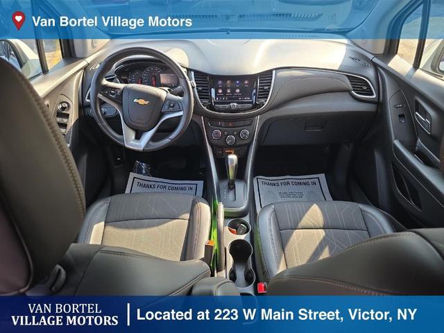 Photo of 2022 Silver Ice Metallic Chevrolet Trax