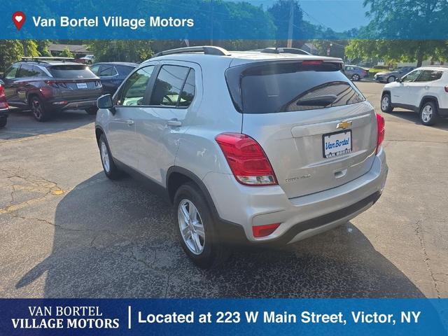 Photo of 2022 Silver Ice Metallic Chevrolet Trax
