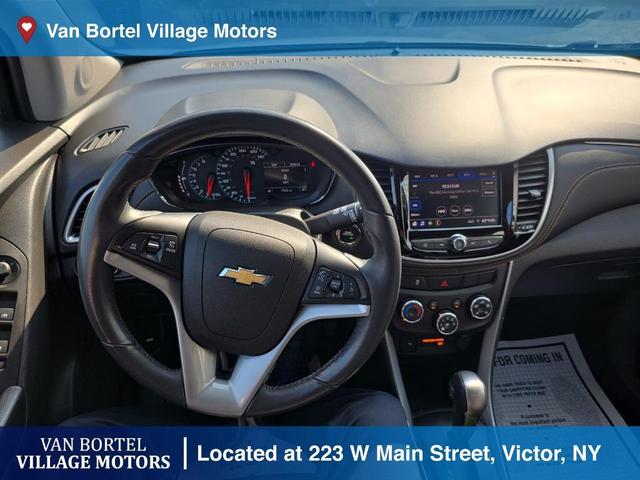 Photo of 2022 Silver Ice Metallic Chevrolet Trax