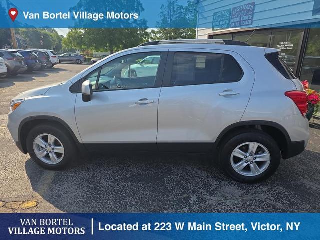 Photo of 2022 Silver Ice Metallic Chevrolet Trax