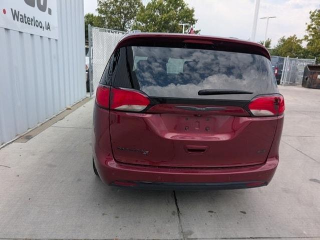 Photo of 2020 Velvet Red Pearlcoat Chrysler Pacifica