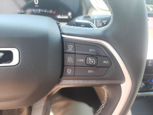 Photo of 2025 Bright White Clearcoat Jeep Grand Cherokee
