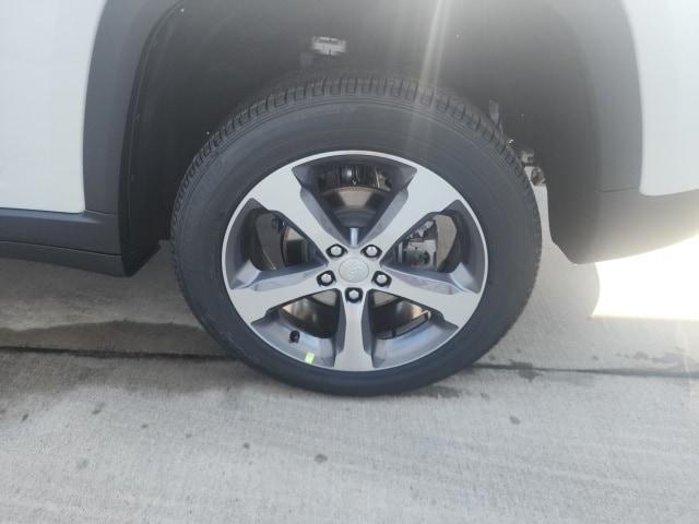 Photo of 2025 Bright White Clearcoat Jeep Grand Cherokee