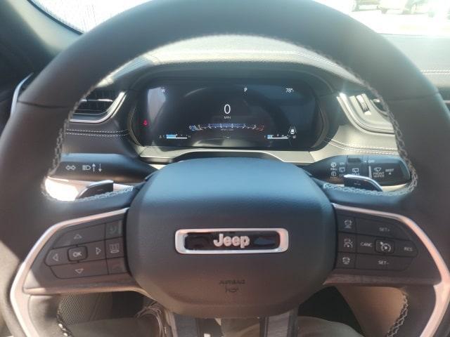 Photo of 2025 Bright White Clearcoat Jeep Grand Cherokee