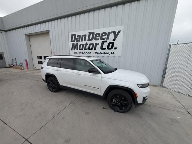 Photo of 2023 Bright White Clearcoat Jeep Grand Cherokee L