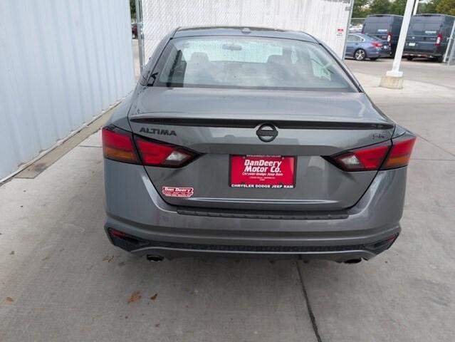 Photo of 2019 Gun Metallic Nissan Altima