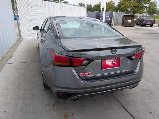 Photo of 2019 Gun Metallic Nissan Altima