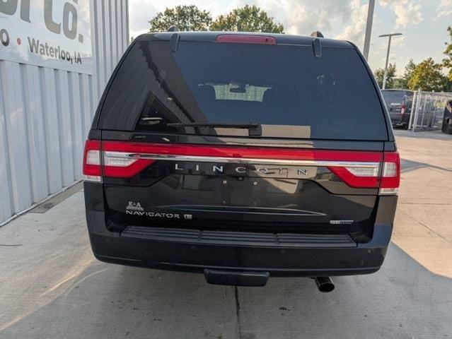 Photo of 2015 Tuxedo Black Metallic Lincoln Navigator