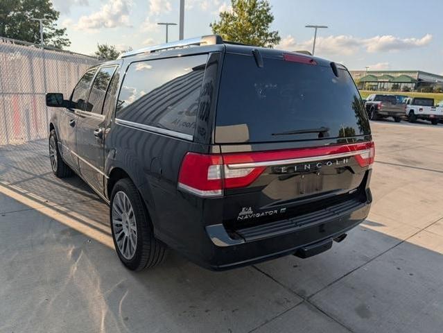 Photo of 2015 Tuxedo Black Metallic Lincoln Navigator