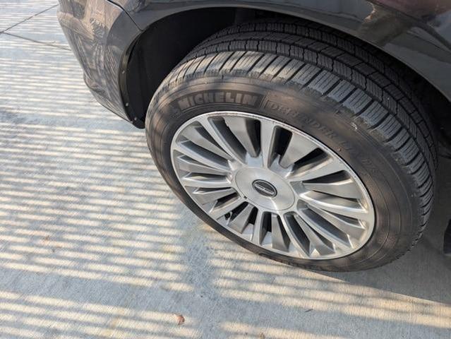 Photo of 2015 Tuxedo Black Metallic Lincoln Navigator