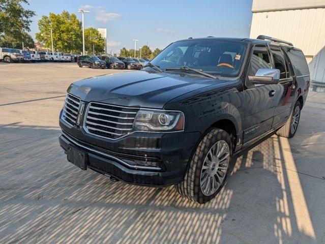Photo of 2015 Tuxedo Black Metallic Lincoln Navigator