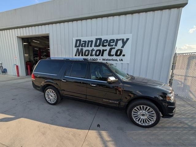 Photo of 2015 Tuxedo Black Metallic Lincoln Navigator