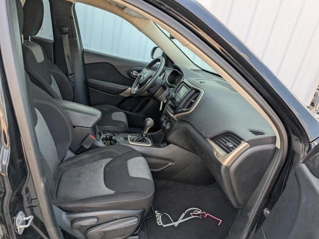 Photo of 2018 Diamond Black Jeep Cherokee