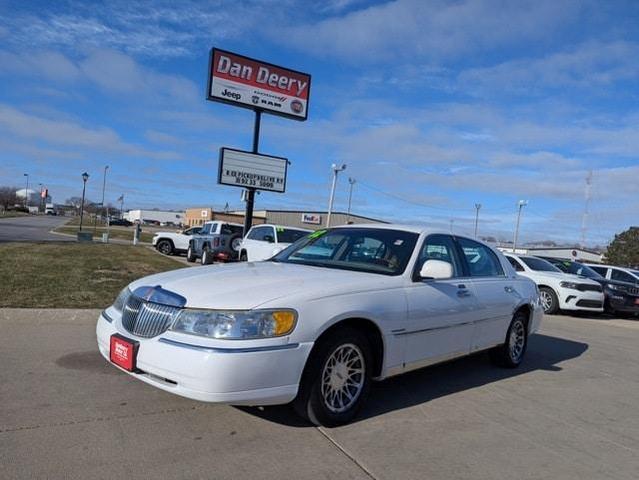 2002 Lincoln Town Car