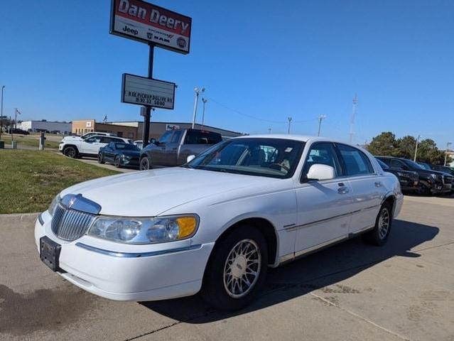 2002 Lincoln Town Car