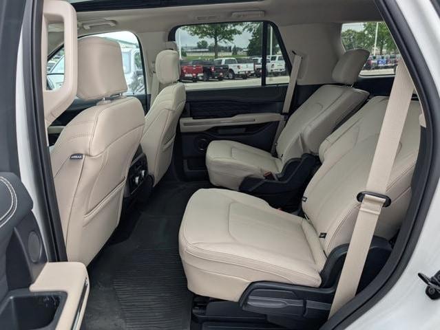 Photo of 2024 Star White Ford Expedition