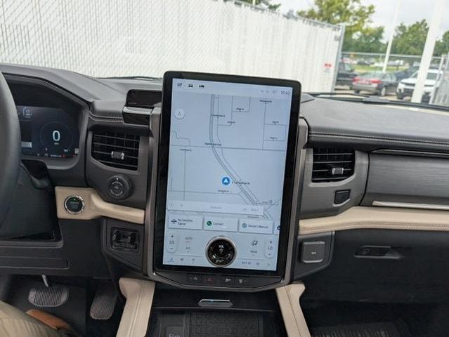 Photo of 2024 Star White Ford Expedition