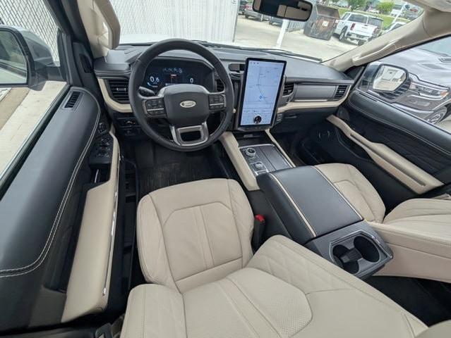 Photo of 2024 Star White Ford Expedition