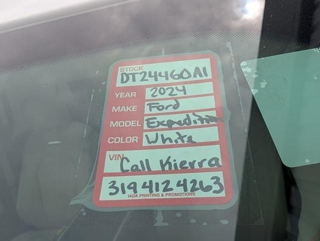 Photo of 2024 Star White Ford Expedition