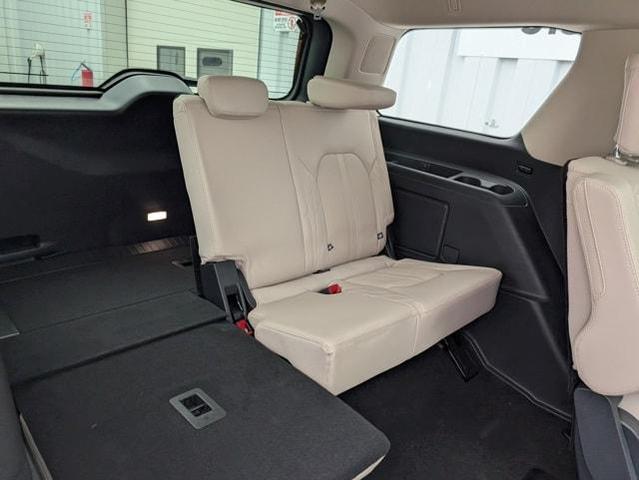 Photo of 2024 Star White Ford Expedition