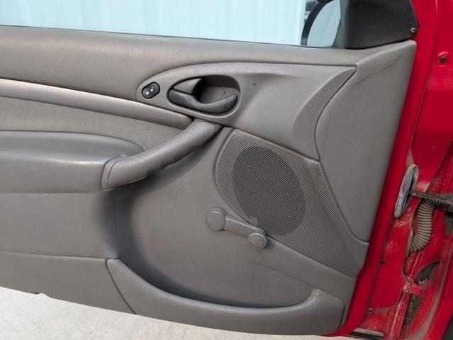 Photo of 2000 Infra Red Clearcoat Ford Focus