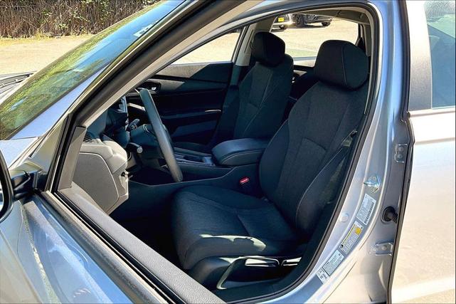 Photo of 2023 Lunar Silver Metallic Honda Accord