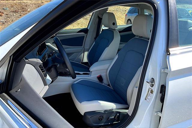 Photo of 2025 Pure White Volkswagen Jetta