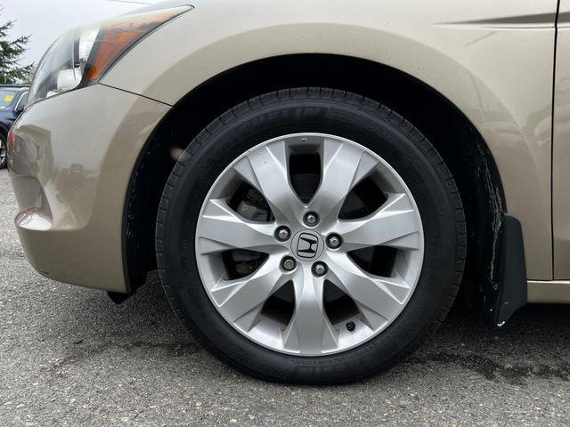 Photo of 2009 Bold Beige Metallic Honda Accord