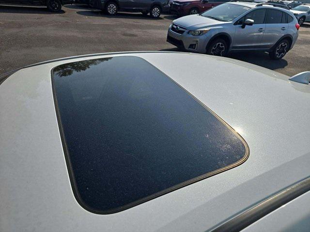 Photo of 2020 Platinum White Pearl Honda Civic